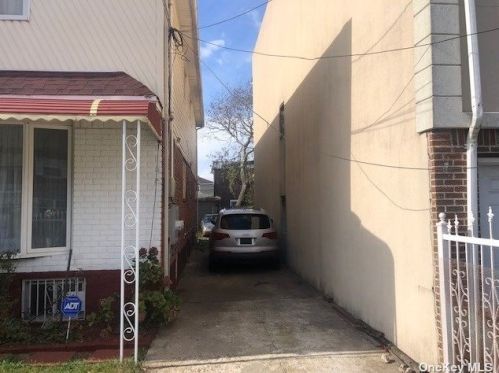 165 Beach 60th St, Far Rockaway, NY 11692-1850