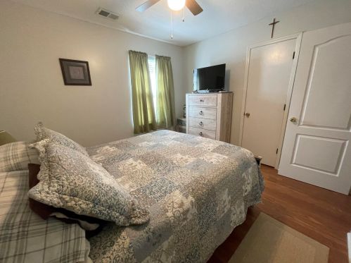 140 Oakland Dr, Kingstree SC  29556-1810 exterior