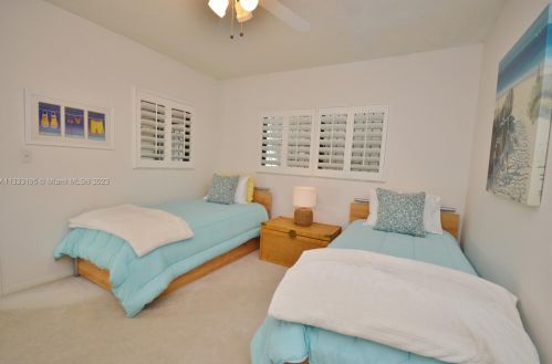 14528 Balgowan Rd, Hialeah FL  33016-6436 exterior