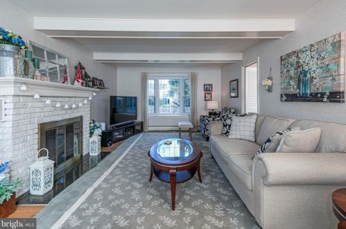 16 Vanderveer Dr, Lawrence Township NJ  08648-3151 exterior