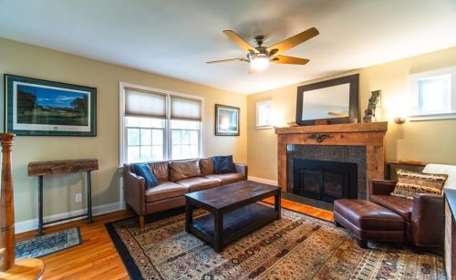 136 Parker Farms Rd, Wallingford, CT 06492-2836