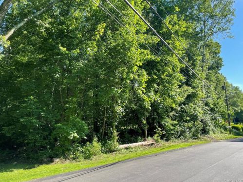 2 Plz Rd, New Hamburg NY  12590-3814 exterior