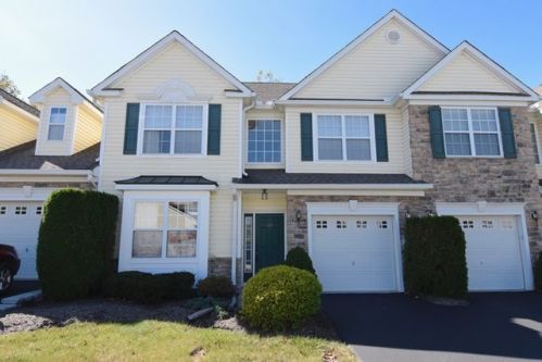 104 Village Dr, Blandon, PA 19510-9496