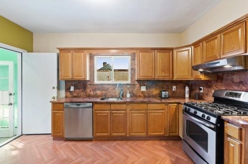 160 52 St, Bayonne NJ  07002-2111 exterior