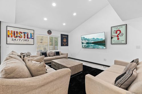 9958 Halberns Blvd, Santee CA  92071-1438 exterior