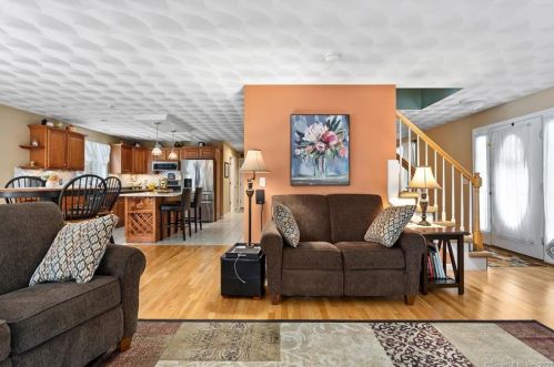 371 Fox Rd, Putnam CT  06260-2732 exterior