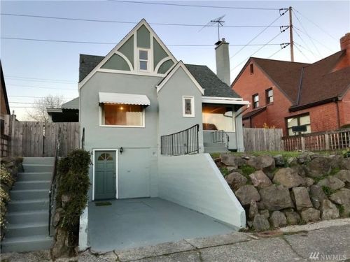 2306 8th St, Bremerton, WA 98312-3927