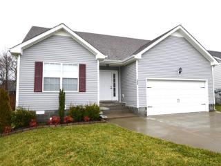 669 Sly Fox Dr, Clarksville, TN 37040-6235