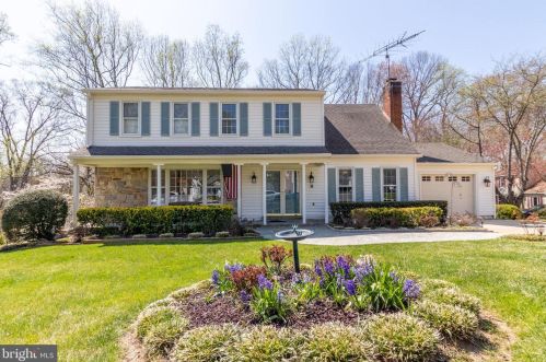 8108 Point Dr, Springfield, VA 22153-3020