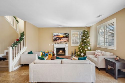 19920 Holly Dr, Santa Clarita CA  91350-3698 exterior