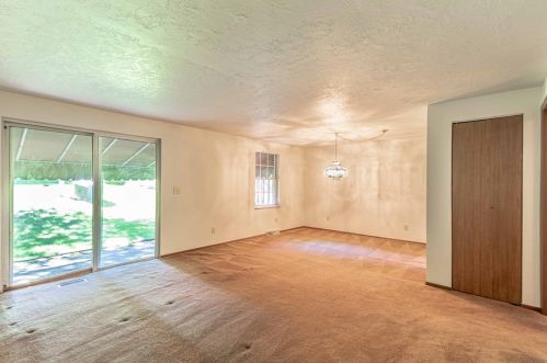 152 Woodstone Ln, New Kensington, PA 15068-4642
