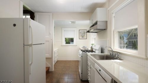 235 Seneca Pl, Westfield NJ  07090-4348 exterior