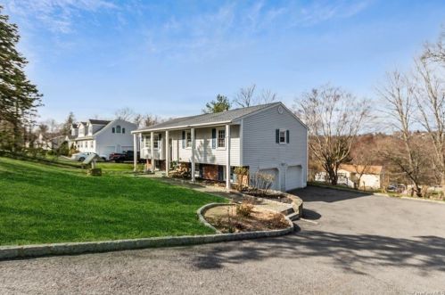 55 Carey St, Mahopac, NY 10541-1908
