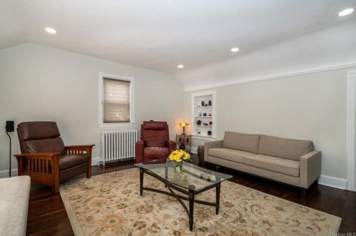 86 Parkway Cir, Scarsdale NY  10583-5420 exterior