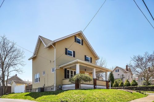 910 Temple Ave, New Castle, PA 16101-4451