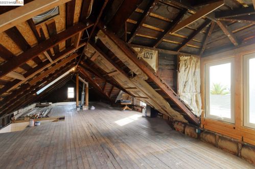 2509 Filbert St, Oakland CA 94607-2920 exterior