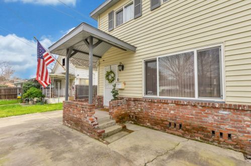 9020 Grove St, Elk Grove CA  95624-2318 exterior