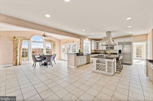 20906 Mcintosh Pl, Leesburg VA  20175-6372 exterior