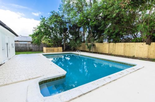 8562 Sunset Dr, West Palm Beach, FL 33410-6242