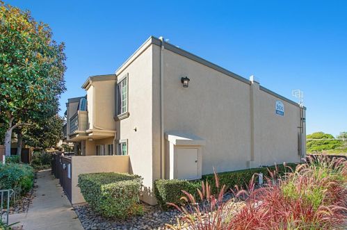 5404 Balboa Arms Dr, San Diego CA 92117-5014 exterior