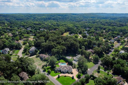24 Dora Ln, Holmdel Village NJ  07733-1671 exterior