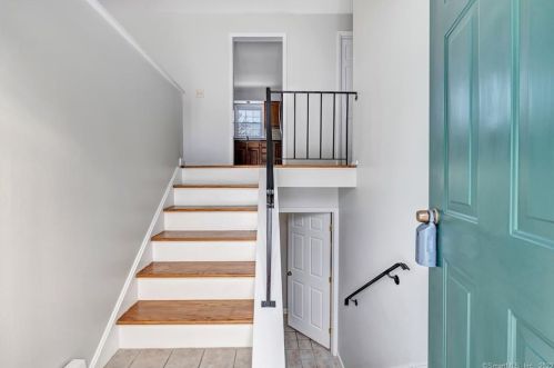 77 Far Horizons Dr, Huntington, CT 06484-1739