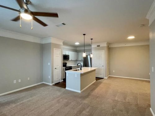 1800 Egret Bay Blvd, League City, TX 77573-1420