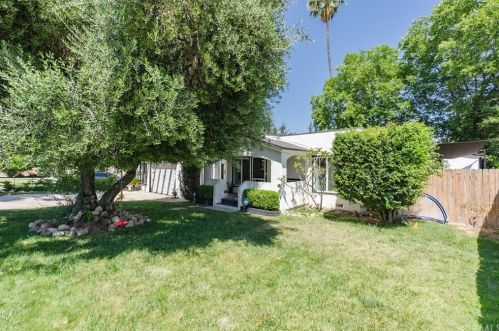1137 Cypress Ave, Redlands CA  92373-5723 exterior