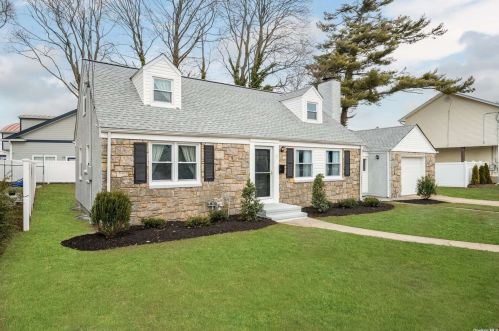 7 Princess St, North Bellmore, NY 11710-2834