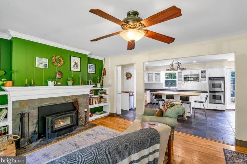 16 Bayberry Rd, Princeton NJ  08540-7417 exterior