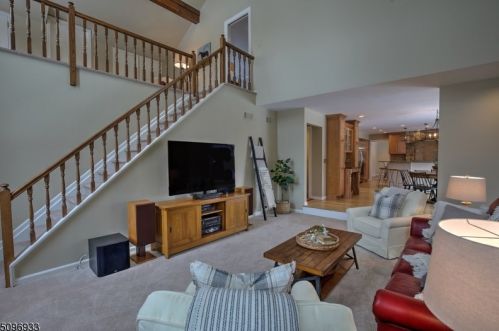 605 Larger Cross Rd, Bedminster NJ  07921-2728 exterior