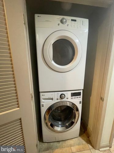 18 Chapel Ave, Camden NJ  08109-5102 exterior