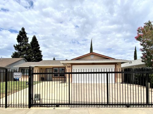 7228 Foxfield Way, North Highlands, CA 95660-3473