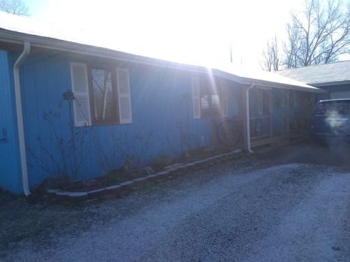 212 Granny Ln, Puryear, TN 38251-6418