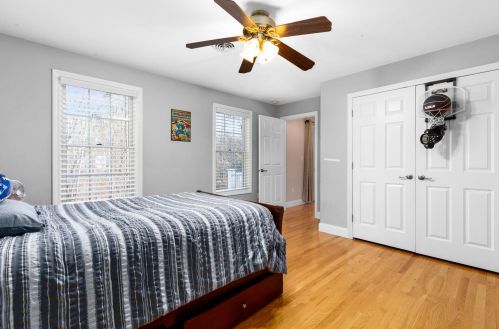 49 Sandy Ln, Dover NH  03820-5900 exterior