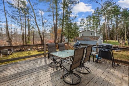3 Hollywood Ave, Raymond NH  03077-1325 exterior