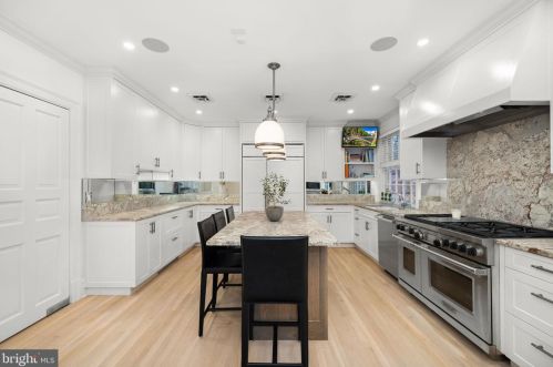 3210 R St, Washington DC  20024-3419 exterior