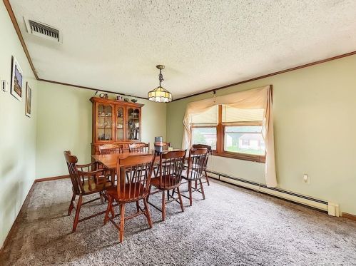 10 Farmstead Cir, Bloomfield, CT 06002-2872
