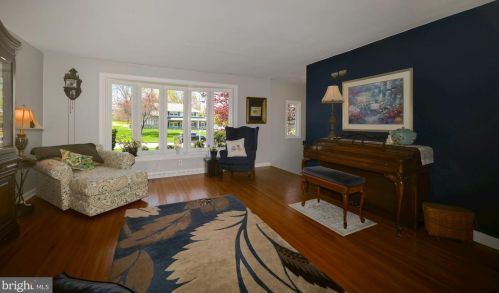 208 Georgian Dr, Riverton, NJ 08077-3821