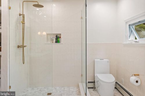 17 Lexington Ave, Camden NJ  08109-2013 exterior