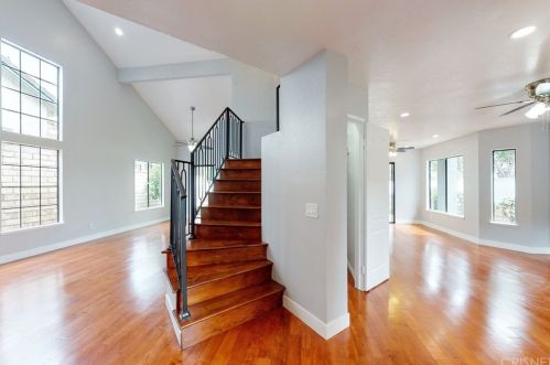 28719 Greenwood Pl, Santa Clarita, CA 91384-4319