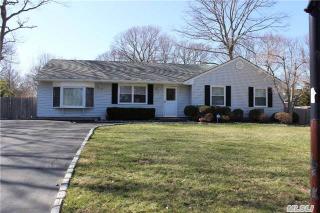 12 Chuck Ln, Selden, NY 11784-1410