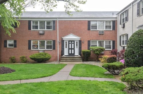 7 Oxford Ct, Airmont, NY 10901-7935
