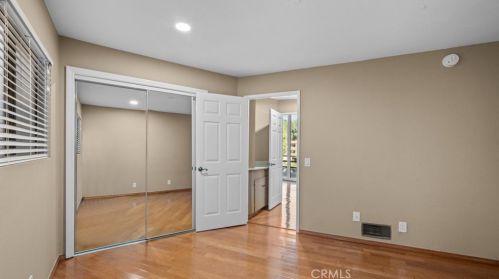 1942 Los Encinos Ave, Glendale CA  91208-2113 exterior