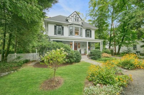 63 State Rd, Briarcliff, NY 10510-1415