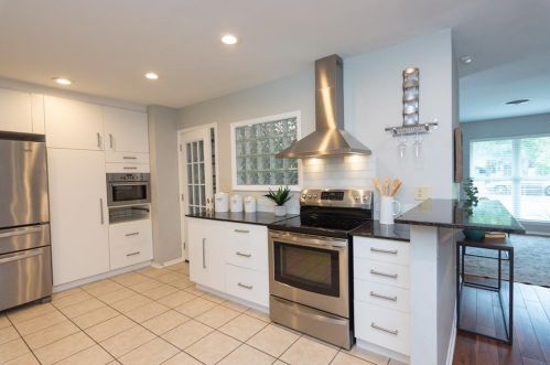 8016 Briarwood Ln, Austin TX 78757-6929 exterior