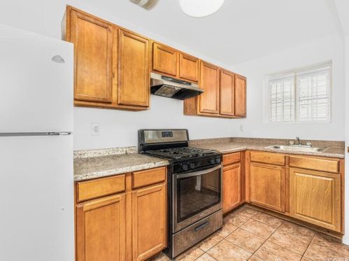 1248 223rd St, Bronx, NY 10466-5802