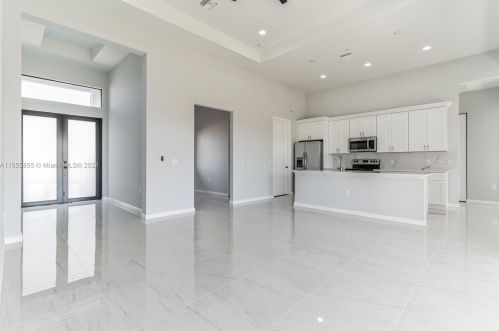 2729 4th Ter, Cape Coral, FL 33991-1126