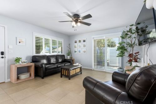 28144 Robin Ave, Santa Clarita CA  91350-2051 exterior