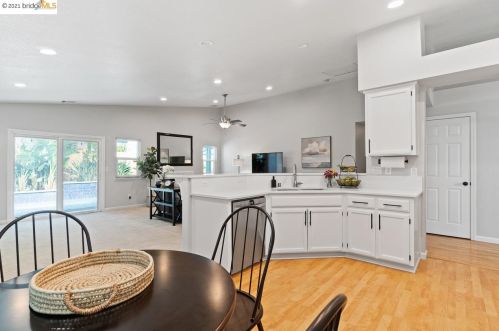 3889 Oak Grove Ct, Oakley CA  94561-4218 exterior